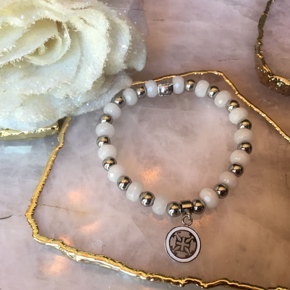 PRETTY LITTLE White Rustic Cuff! - Picture 7 of 7